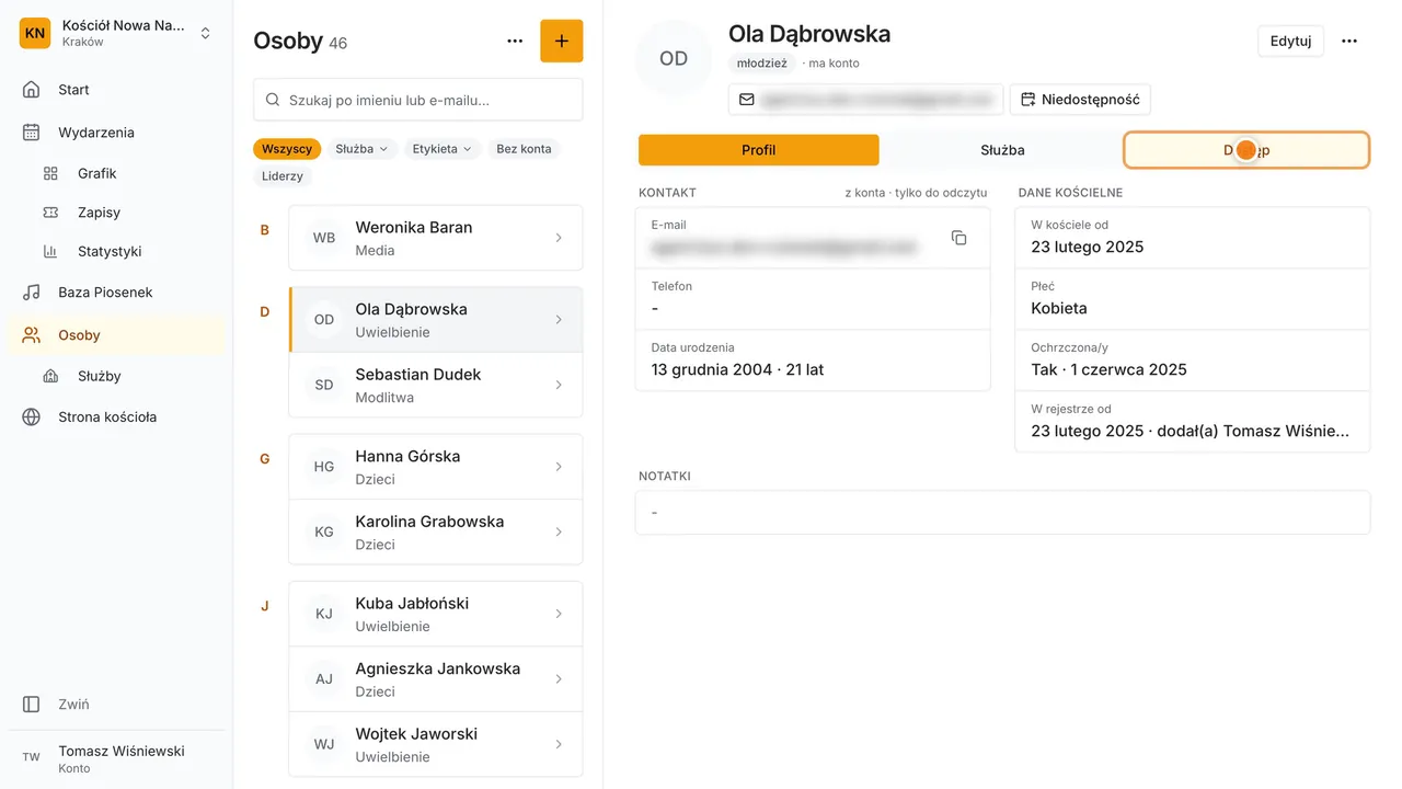 Krok 2: Kliknij osobę i zakładkę Dostęp. Tu wybierzesz rangę.